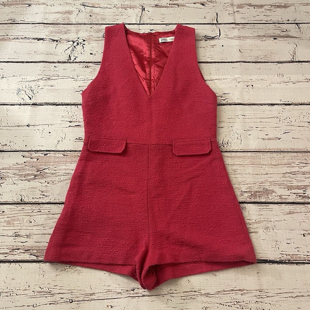 Zara Short Textured Weave Pink Jumpsuit Short Romper Barbie Size Medium‎ V Neck